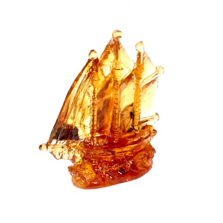 Фигурка &quot;Парусник&quot; из Янтаря и эпоксидной смолы купить