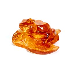 &quot;Лягушка внимательная&quot; фигурка Юв.смола с янтарем