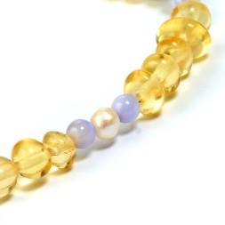 Браслет детский &quot;Мятый шар&quot; из Янтаря с жемчугом и перламутром