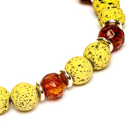 Браслет на резинке янтарь/лава купить