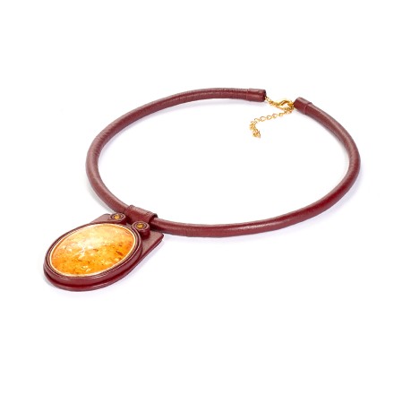 Колье из янтаря на коже купить